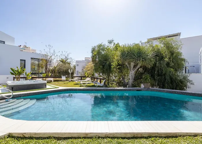 Sai Gayatri 네르하